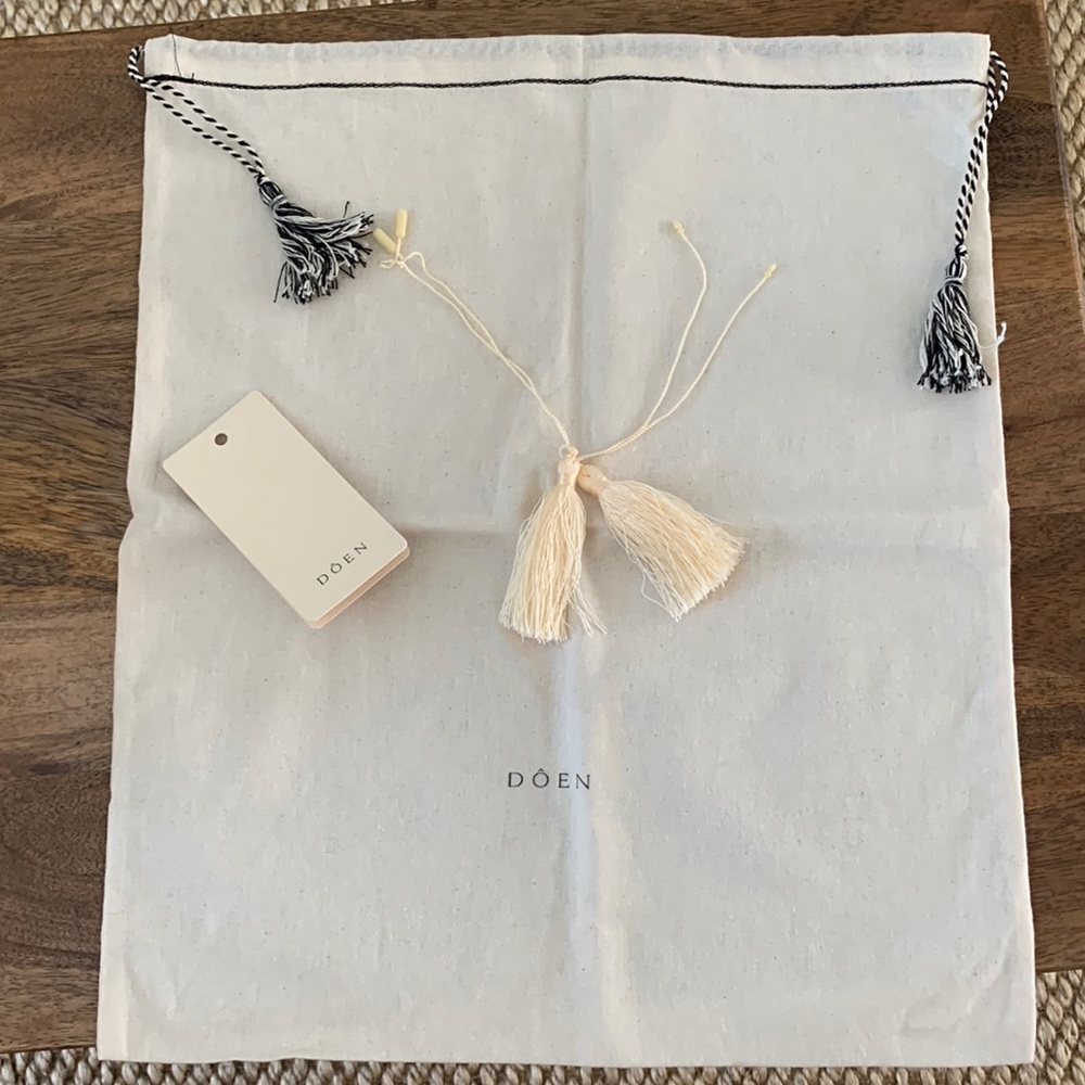 Doen Dustbag and Tag Tassels 15” x 12.5”